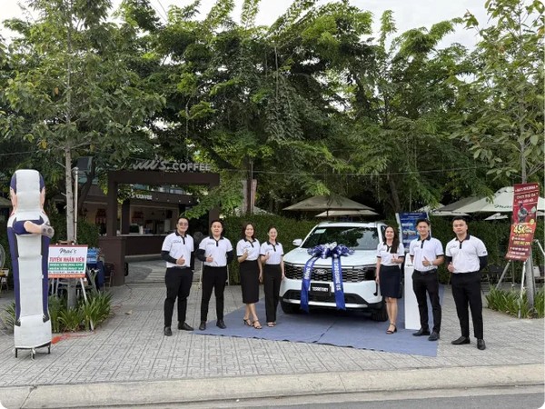 Lễ Bàn Giao Xe Mới Cho Khách Hàng